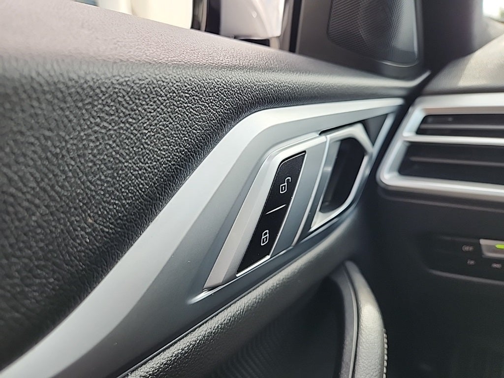 2025 BMW i4 eDrive40