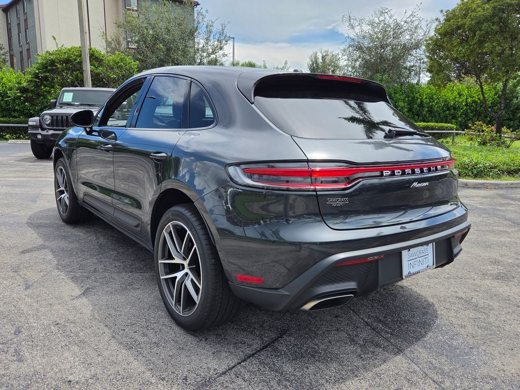 2025 Porsche Macan Base