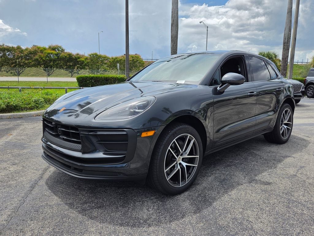 2025 Porsche Macan Base