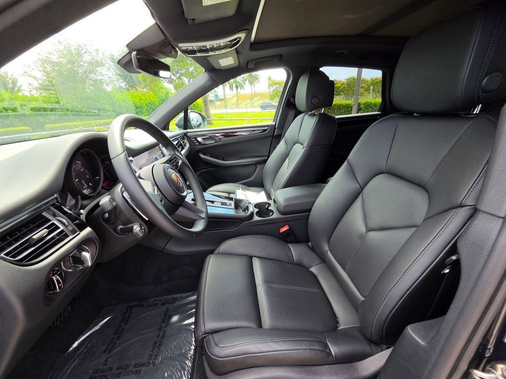 2025 Porsche Macan Base