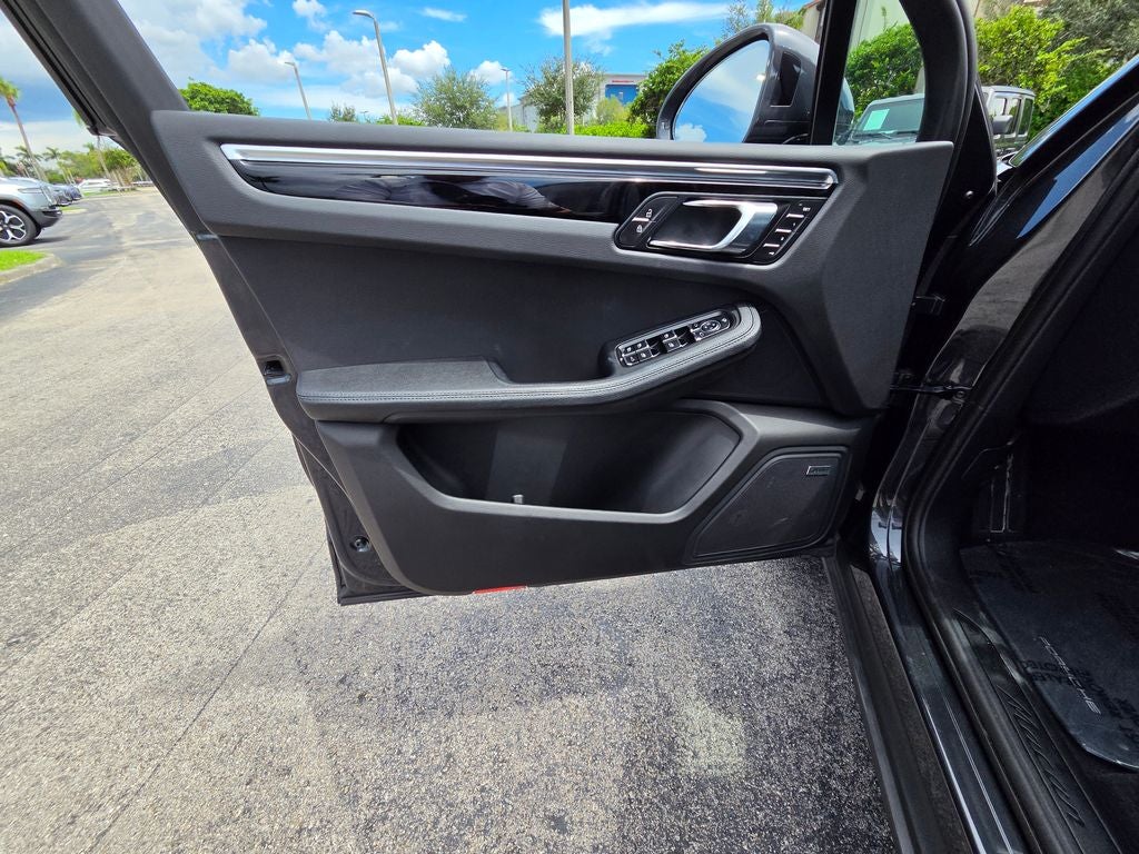 2025 Porsche Macan Base - Photo 28