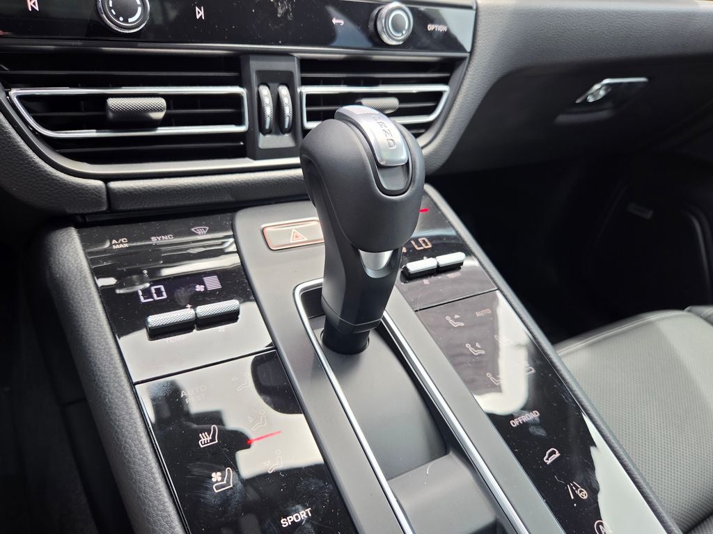 2025 Porsche Macan Base - Photo 31