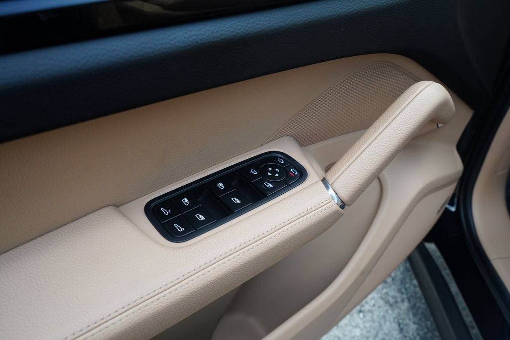 2022 Porsche Cayenne Base