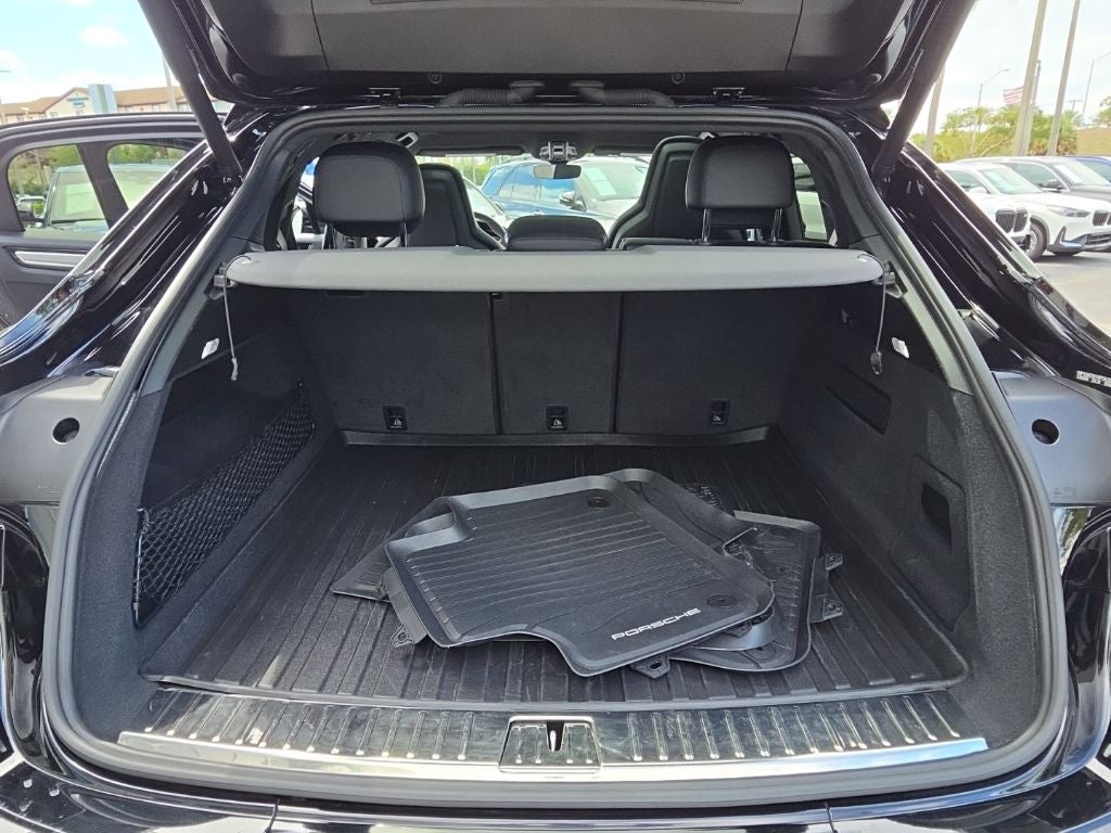 2023 Porsche Cayenne Platinum Edition