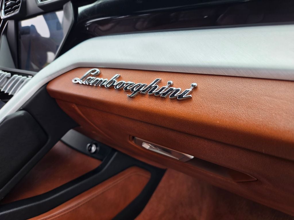 2019 Lamborghini Urus Base