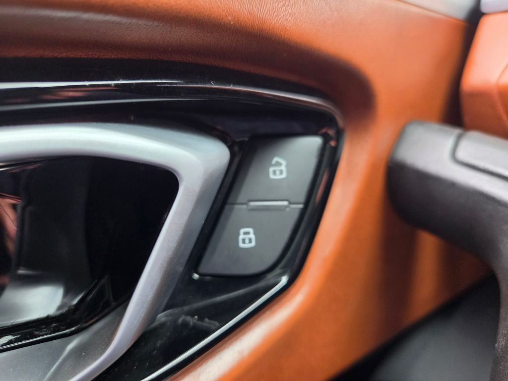 2019 Lamborghini Urus Base