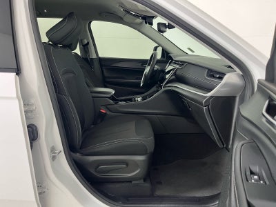 2023 Jeep Grand Cherokee Laredo 4x2