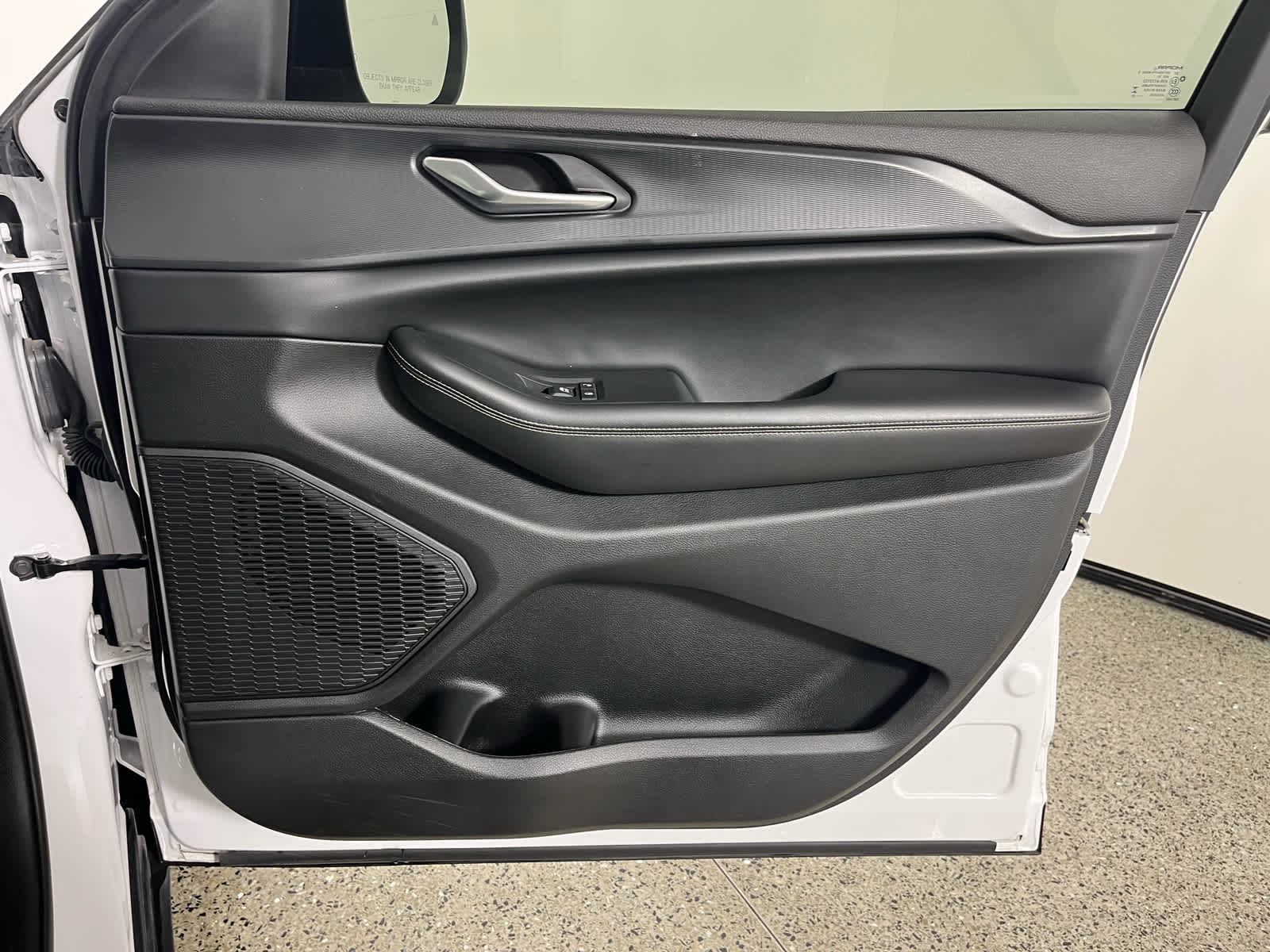 2023 Jeep Grand Cherokee Laredo 4x2