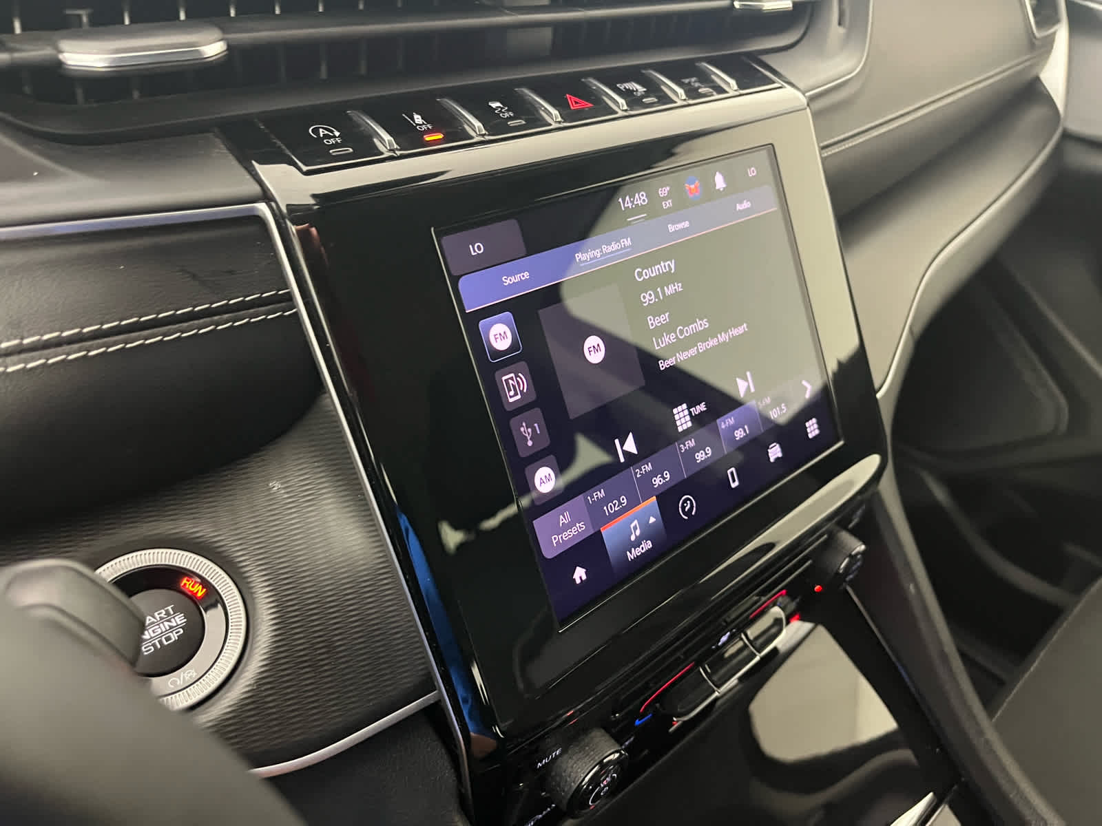 2023 Jeep Grand Cherokee Laredo 4x2