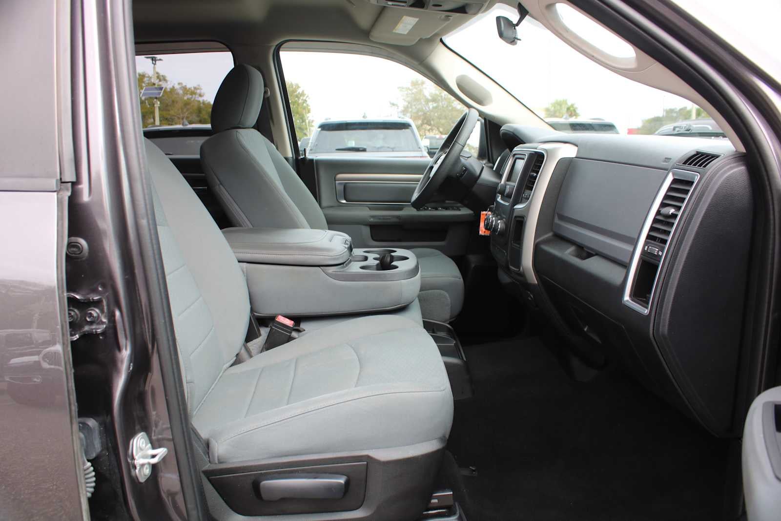 2020 RAM 1500 Classic SLT Crew Cab 4x2 6'4' Box