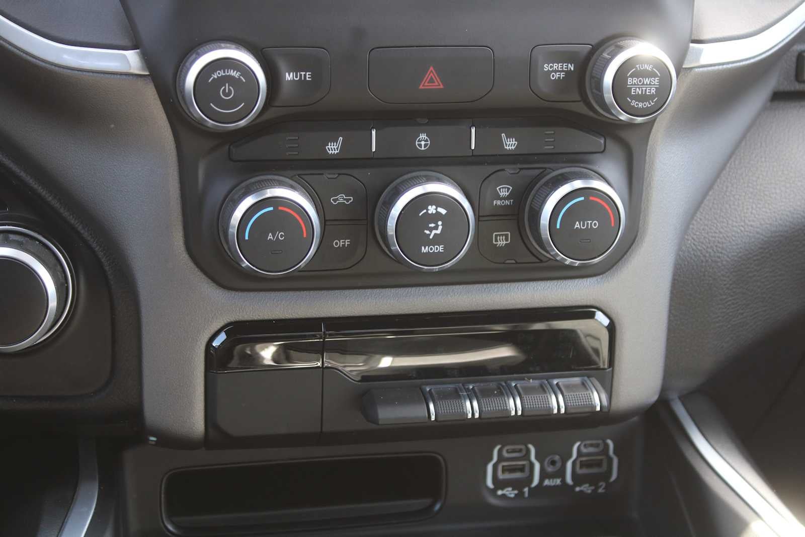 2022 RAM 1500 Big Horn Crew Cab 4x4 5'7' Box