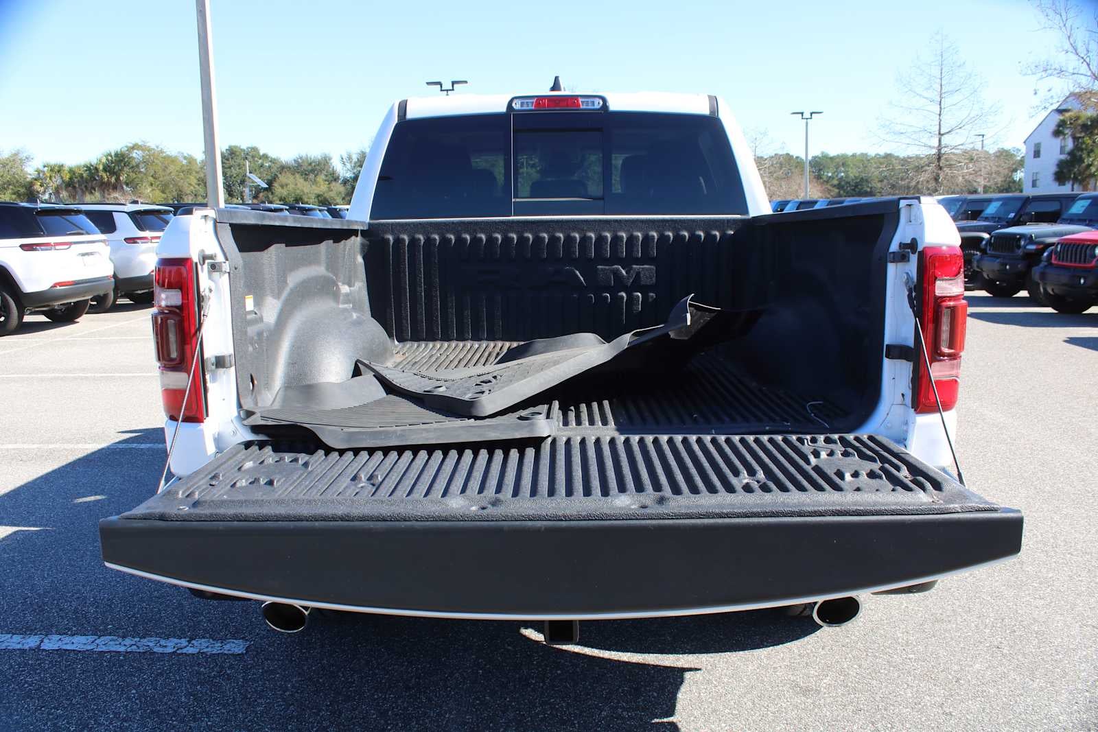 2022 RAM 1500 Laramie Crew Cab 4x4 5'7' Box