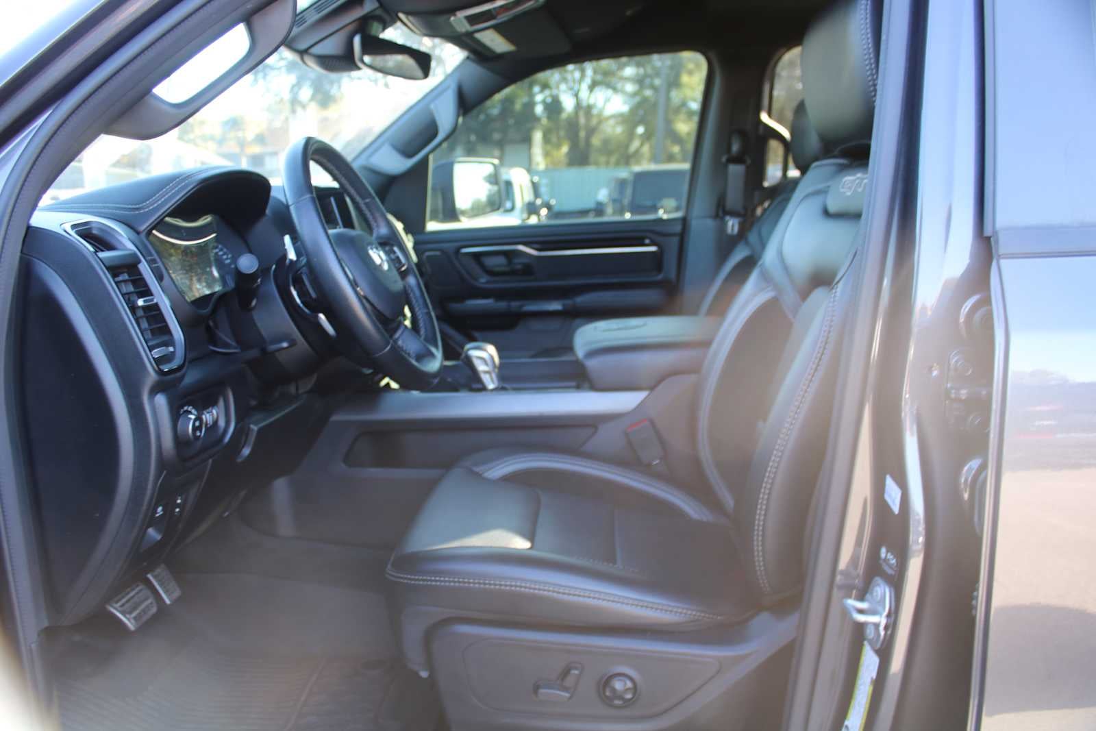 2022 RAM 1500 Laramie Crew Cab 4x4 5'7' Box