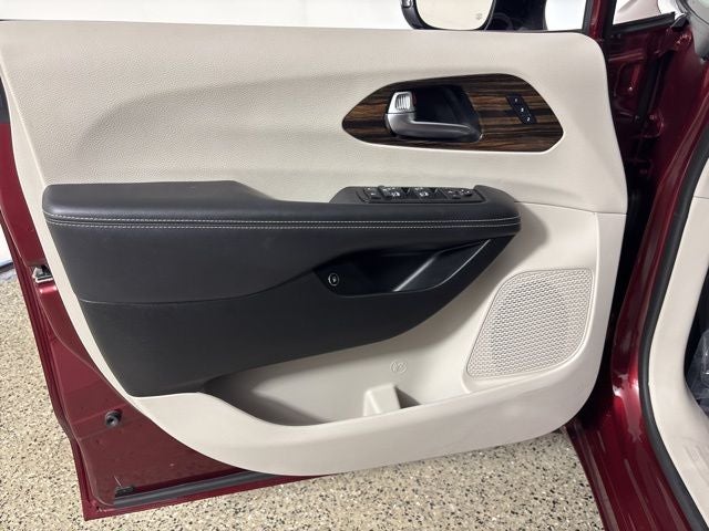 2023 Chrysler Pacifica Hybrid Limited