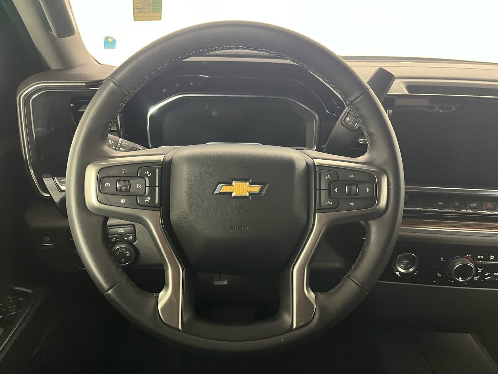 2024 Chevrolet Silverado 1500 4WD Crew Cab Short Bed LT