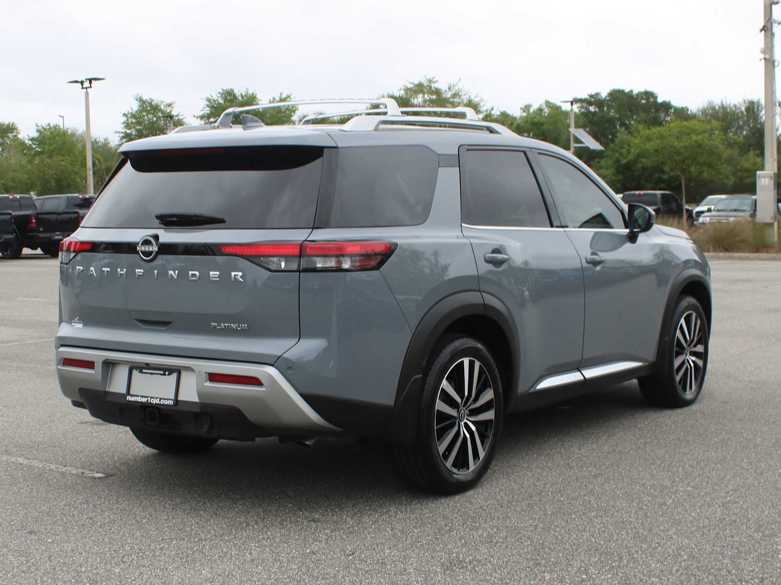 2025 Nissan Pathfinder Platinum