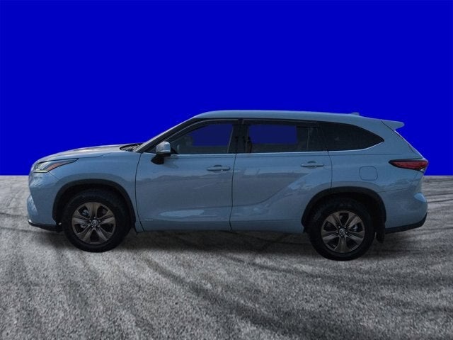 2022 Toyota Highlander Hybrid Bronze Edition