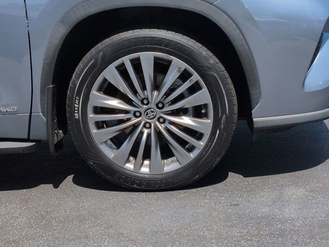 2021 Toyota Highlander Hybrid Platinum