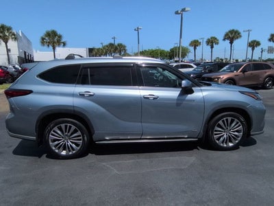 2021 Toyota Highlander Hybrid Platinum