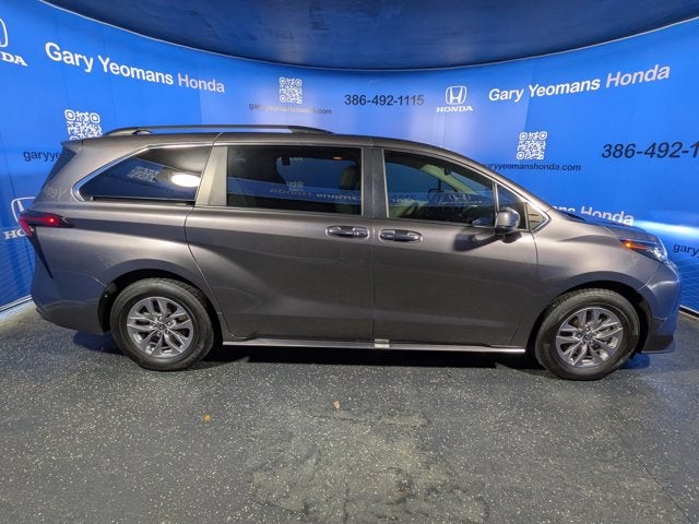 2023 Toyota Sienna XLE