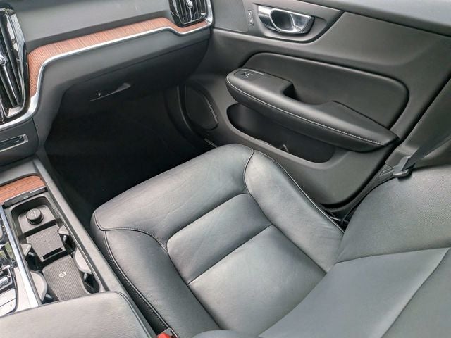 2021 Volvo S60 T5 Momentum