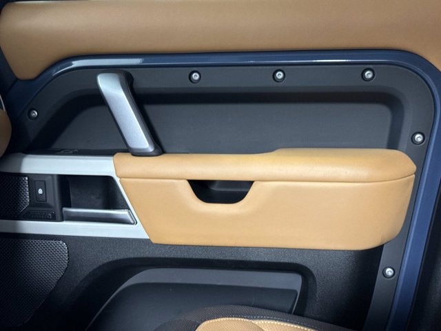 2023 Land Rover Defender X-Dynamic SE