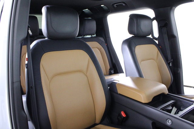 2023 Land Rover Defender X-Dynamic SE