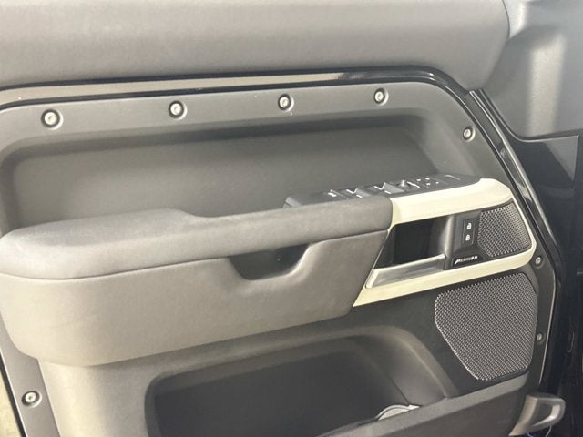 2024 Land Rover Defender X-Dynamic SE