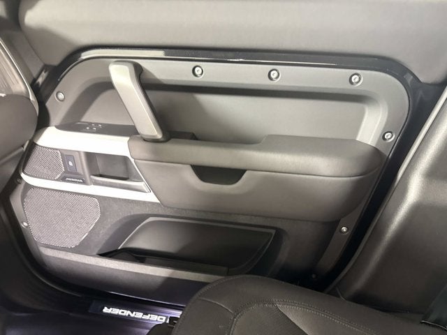 2024 Land Rover Defender X-Dynamic SE