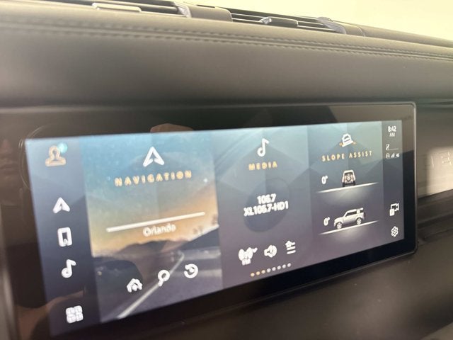 2024 Land Rover Defender X-Dynamic SE