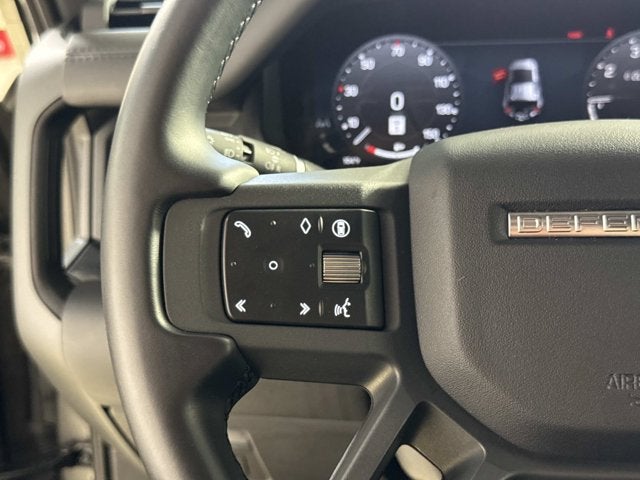 2025 Land Rover Defender X-Dynamic SE