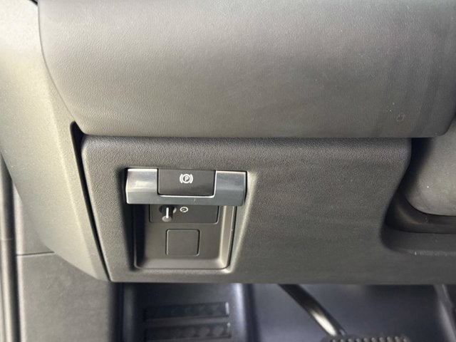 2025 Land Rover Defender X-Dynamic SE