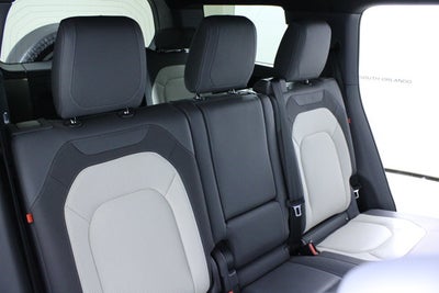 2023 Land Rover Defender X-Dynamic SE