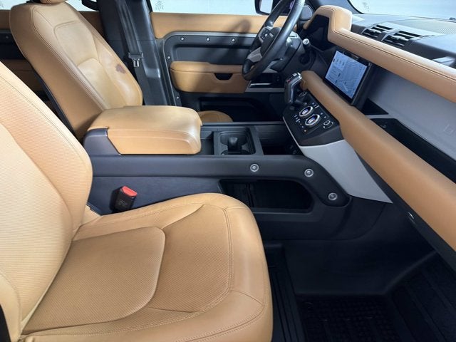 2023 Land Rover Defender SE