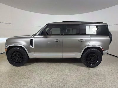 2023 Land Rover Defender SE