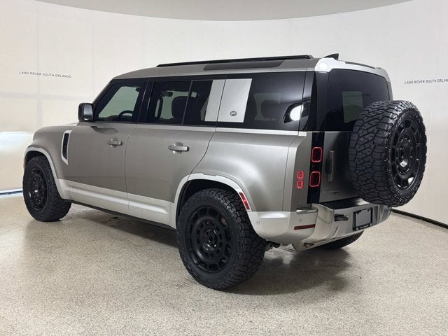 2023 Land Rover Defender SE