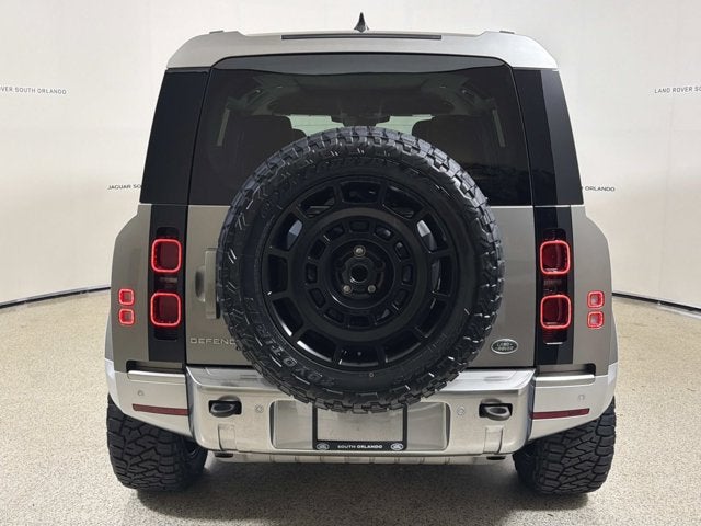 2023 Land Rover Defender SE
