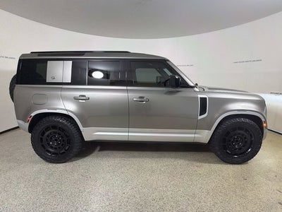2023 Land Rover Defender SE