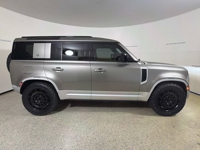 2023 Land Rover Defender SE