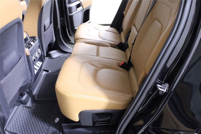 2023 Land Rover Defender SE
