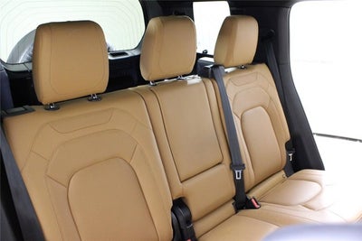 2023 Land Rover Defender SE