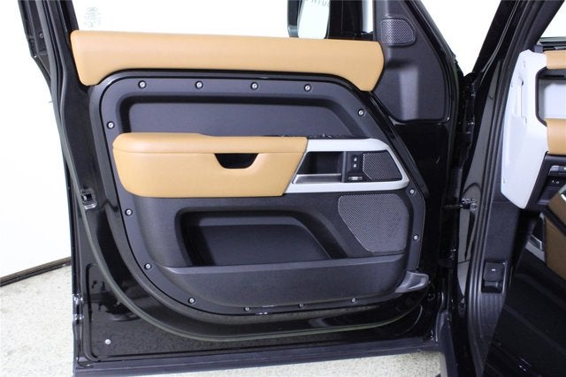 2023 Land Rover Defender SE