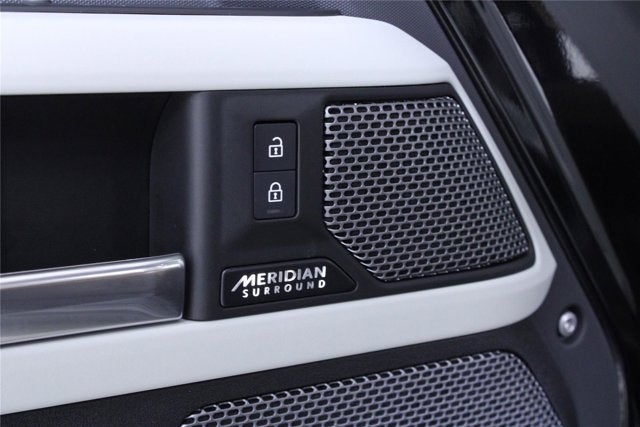 2023 Land Rover Defender SE