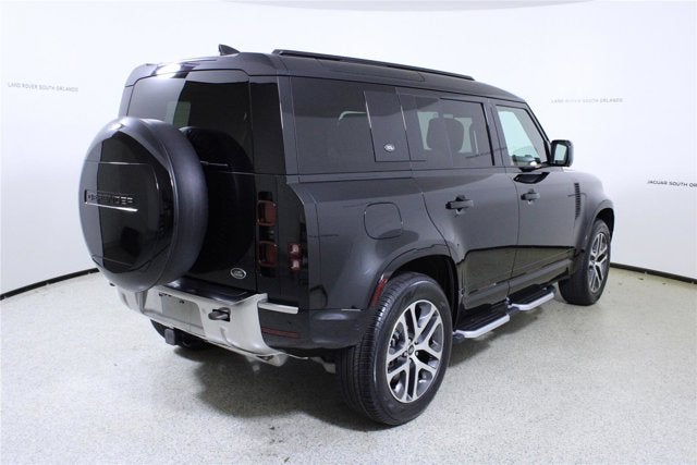 2023 Land Rover Defender SE