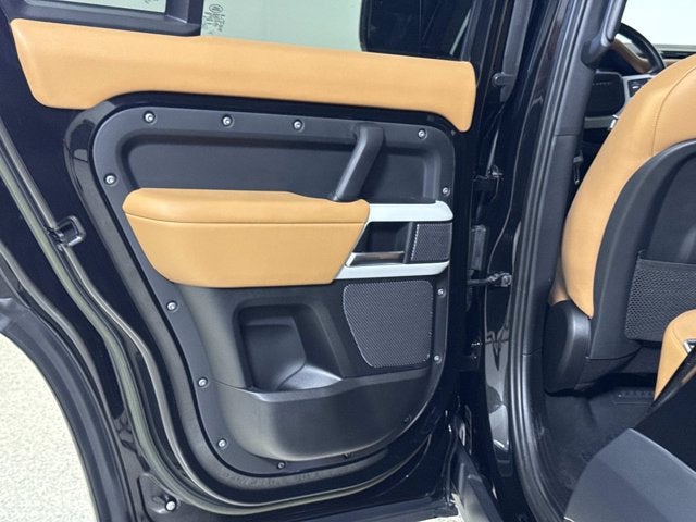 2023 Land Rover Defender SE