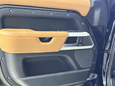2023 Land Rover Defender SE
