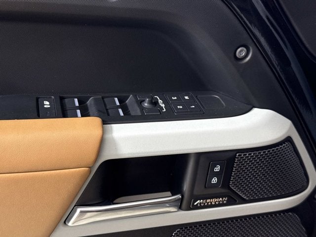 2023 Land Rover Defender SE
