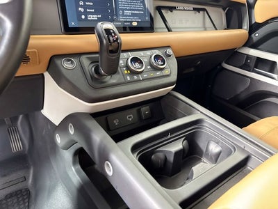 2023 Land Rover Defender SE