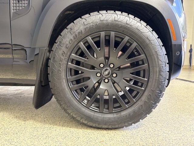 2023 Land Rover Defender SE