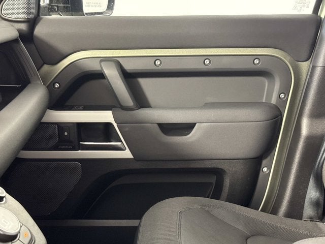 2020 Land Rover Defender SE